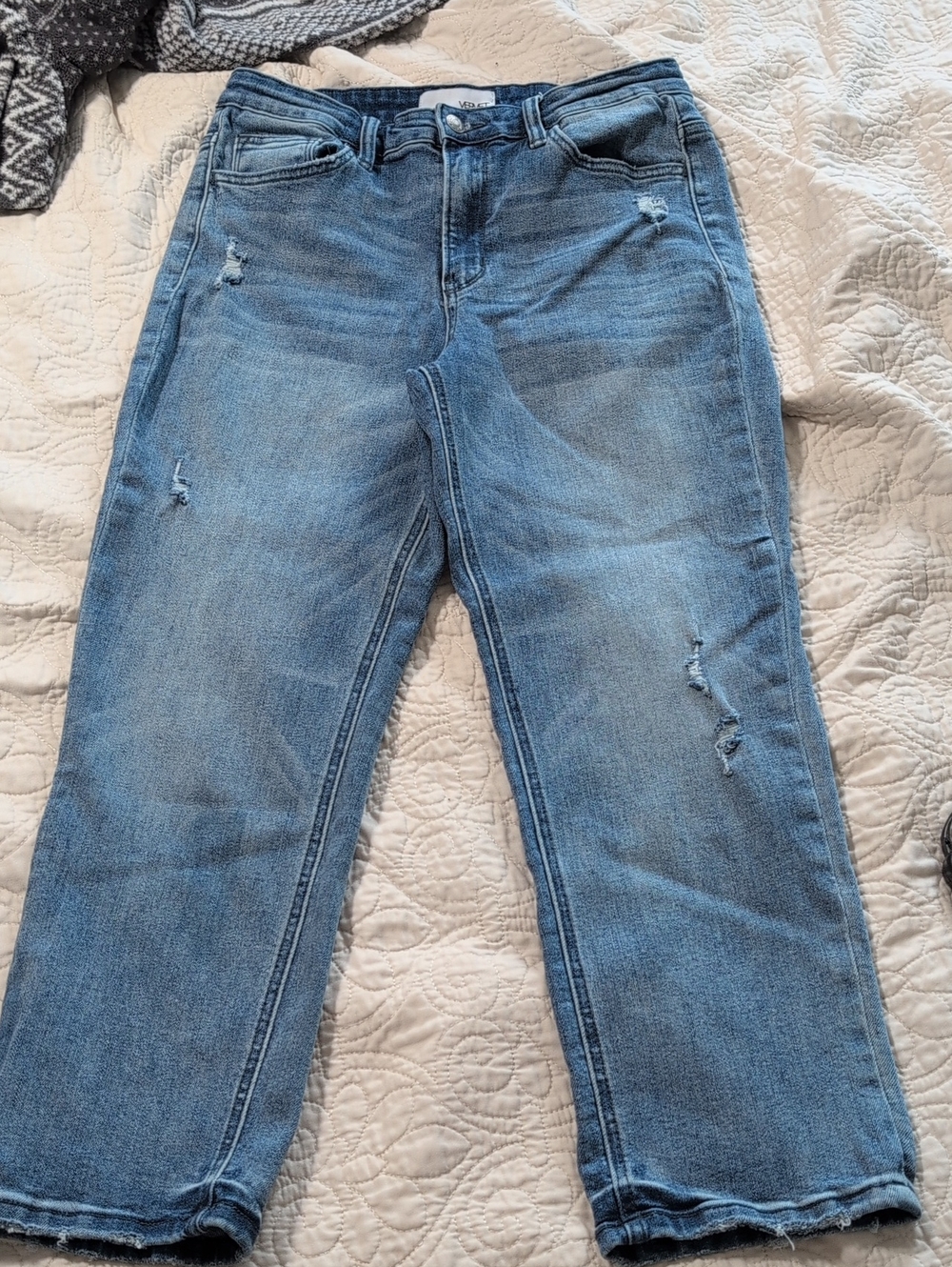 Vervet Light Blue Distressed Women’s Straight Leg Cropped Jeans